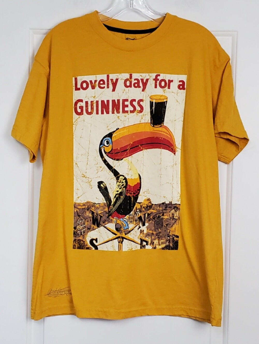Guinness Lovely Day Toucan Golden T-Shirt Harp Breweriana Graphic - Size M - EUC